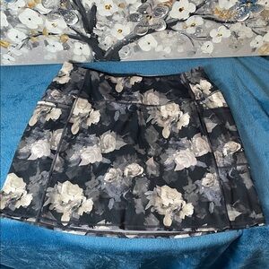 Skechers Floral Print Mini Skort in Black and White Med. NWOT